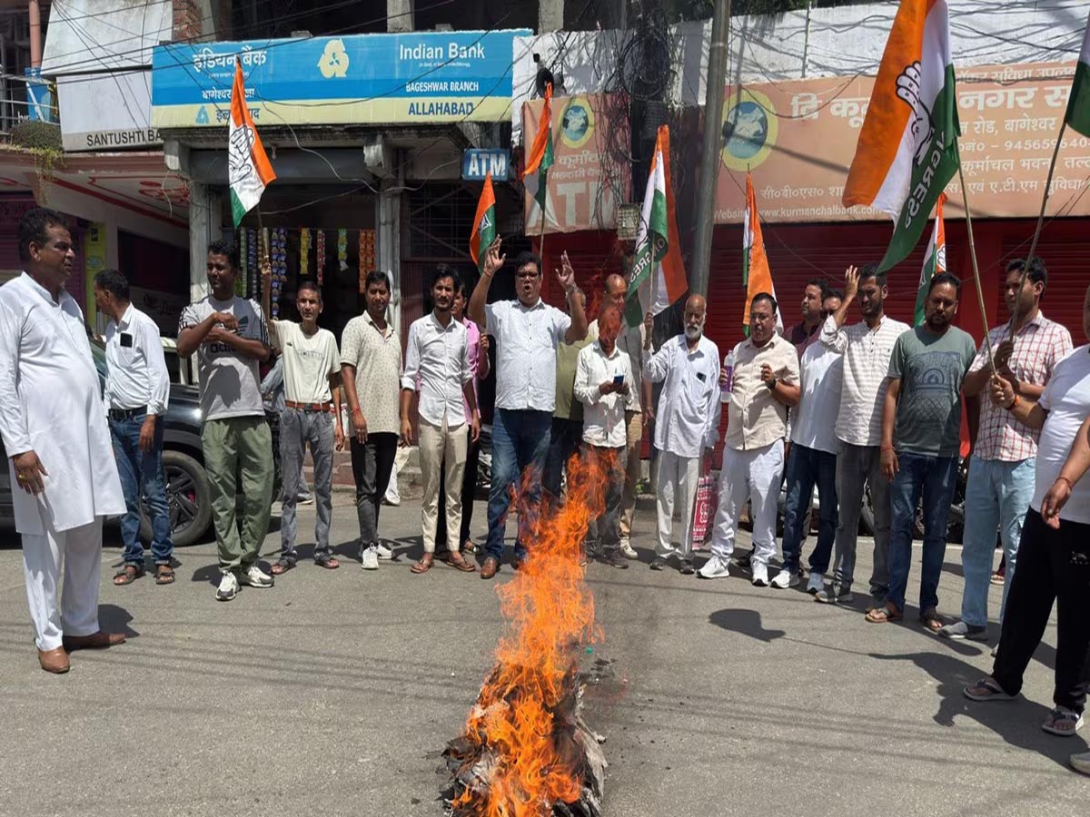कांगेस ने सरकार के खिलाफ किया प्रदर्शन